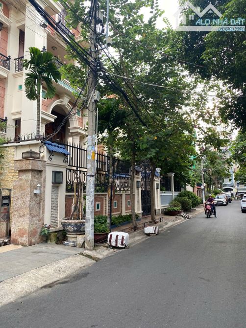 Hạ giá bán nhanh biệt thự Vườn Lan, dt 12 x 24 = 288m2, gần Vạn Hạnh Mall giá 125 tỷ