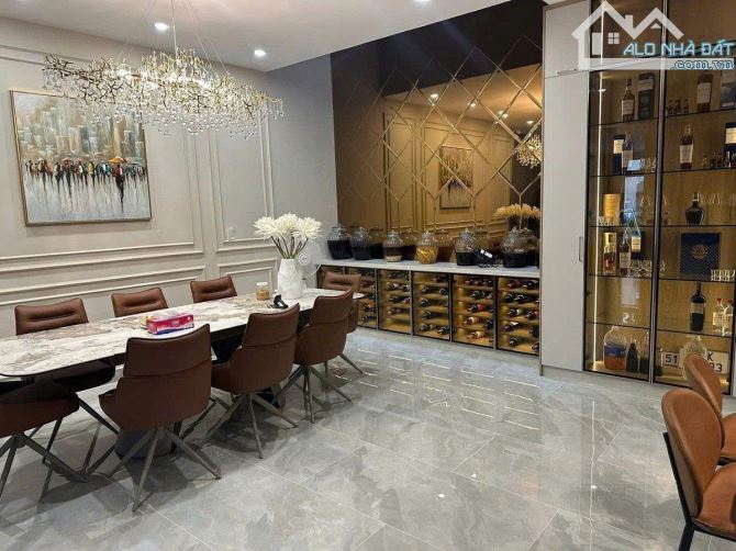 BIỆT THỰ VIP – HXH 6M NGUYỄN CHÍ THANH – QUẬN 5- THANG MÁY- 150m2- 45 TỶ TL