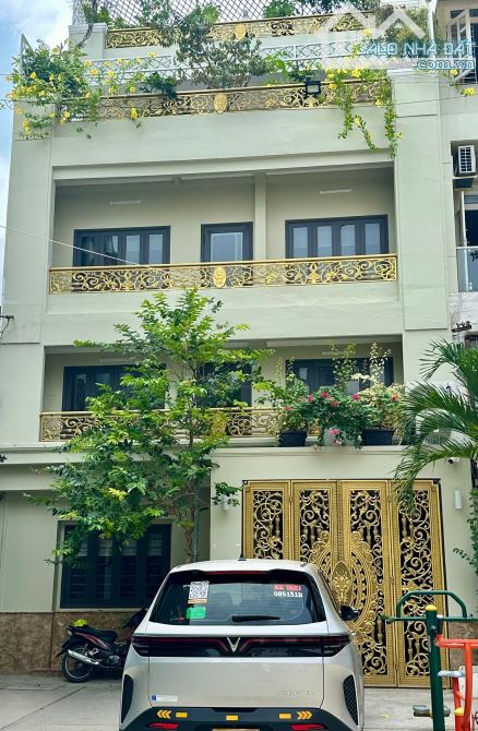 Bán nhanh trong tuần nhà 4 tầng, ngang 8 m, phố An Bình, quận 5, giá chỉ 20 tỷ.