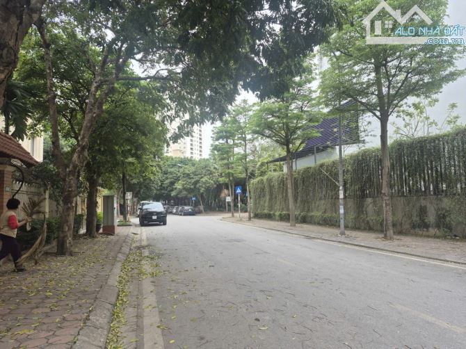 BIỆT THỰ SONG LẬP VỊ TRÍ ĐẮC ĐỊA KINH DOANH ĐA DẠNG TRUNG VĂN NAM TỪ LIÊM 145m 35 TỶ