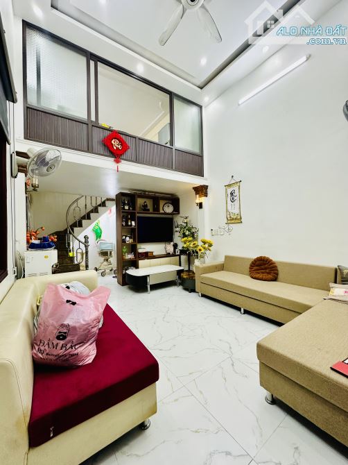Siêu phẩm phố Vip Điện Biên Phủ mặt tiền 9,5m, vài bước ra mặt phố Ô tô chỉ 2 tỷ xx