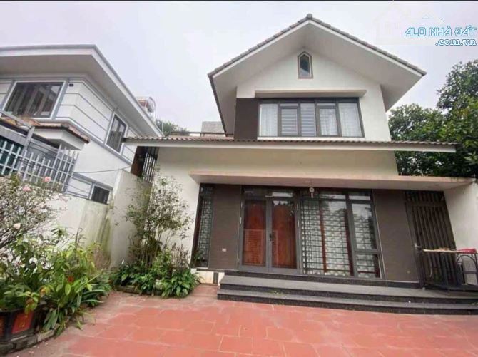SIÊU BIỆT THỰ GÓC 2 MẶT TIỀN – VIEW CÔNG VIÊN – 230m² SỬ DỤNG √ Biệt thự 2 tầng, DT 204m²