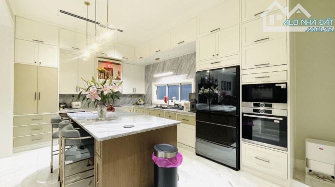 Tìm chủ mới Bán nhà hẻm thông Hoàng Diệu, Quận 4 (94,5m2 - 5,3x17,5). Giá mong muốn 7,5 Tỷ