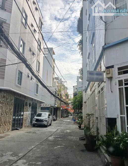 NHÀ ĐẸP hẻm lớn rộng 6m ra Phan Đình Phùng - 5 tầng x 43m² - GIÁ TỐT