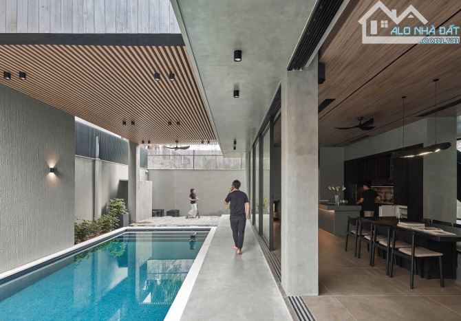 BIỆT THỰ THẢO ĐIỀN – KHUÔN ĐẤT 540M² NGANG 15M – CÓ HỒ BƠI, GARA, THANG MÁY – GIÁ 135 TỶ