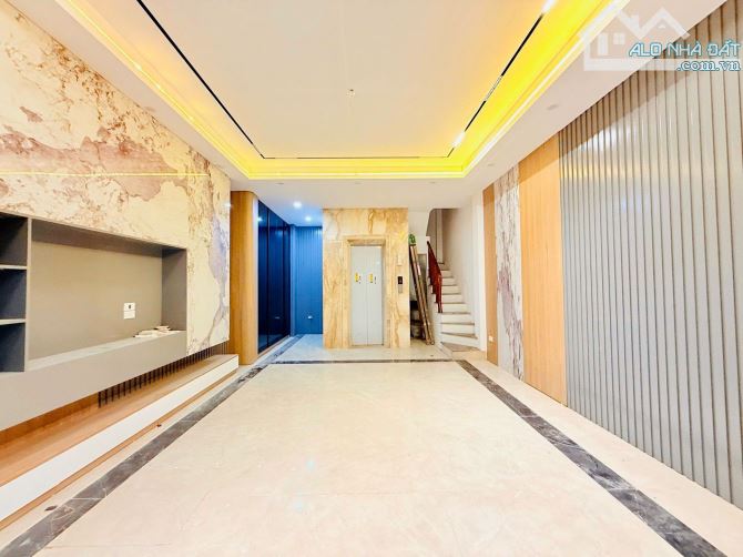 Nhà 5 tầng Tây nam Linh Đàm, DT: 60m, nhà phân lô, vỉa hè, thang máy, giá 21 tỷ kinh doanh