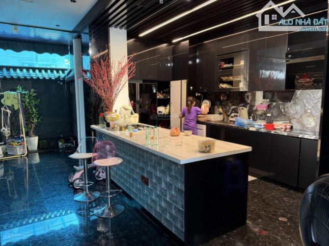 Bán biệt thự Khu C Geleximco Hà Đông 240m², nhà siêu đẹp, hồ cá Koi, bể bơi, nội thất cao
