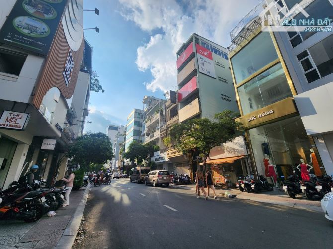Giá 3X tỷ 7 tầng - Vị Trí 102 - P.Bến Thành - Dành cho đầu tư