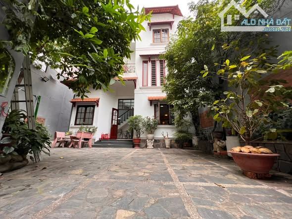 BIỆT THỰ KHUÔN VIÊN 317m² – HẺM Ô TÔ THÔNG TRƯỜNG SA – TRUNG TÂM TP.HCM – GIÁ 80 TỶ