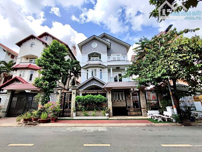Biệt thự 17 đường Số 24, KDC Him Lam, Bình Hưng- 12.5x20m- 250m²- 1 hầm 3 tầng- Giá 49 tỷ