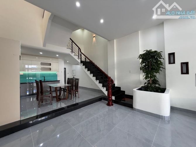 CHÍNH CHỦ CẦN BÁN NHÀ 4 TẦNG MT HOÀ CƯỜNG, HẢI CHÂU CHỈ 10,95 TỶ(TL)