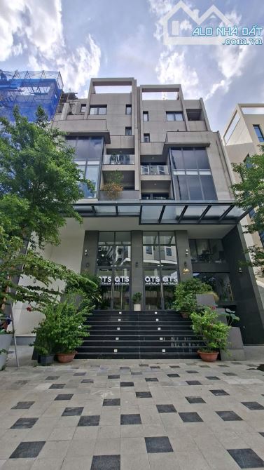 BUILDING BÁT NÀN, QUẬN 2 – KHUÔN ĐẤT NGANG KHỦNG 16M BỀ THẾ – SẴN HĐT 210 TR/THÁNG 7 NĂM
