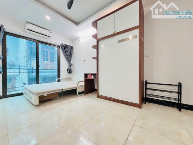 Bán toà CCM 7 tầng phố Vũ Tông Phan - ô tô 7 chỗ đỗ cửa, vào nhà - siêu phẩm dòng tiền
