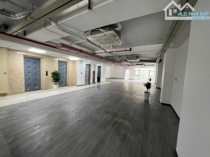 BÁN TOÀ NHÀ VĂN PHÒNG 10 TẦNG MẶT TIỀN LÝ CHÍNH THẮNG, GIÁ CHỈ 250 TỶ