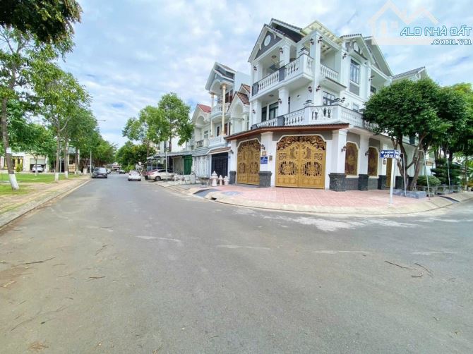 NHÀ GÓC 2 MẶT TIỀN ĐS 9 ĐỐI DIỆN CÔNG VIÊN KDC HỒNG PHÁT , TP CẦN THƠ