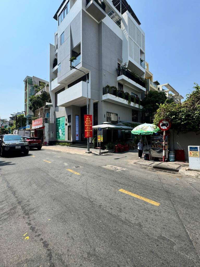 Bán tòa nhà góc 2MT 107 Vườn Chuối Quận 3, siêu vị trí, DT 13x15m CN 148.4m2, hầm 6 tầng