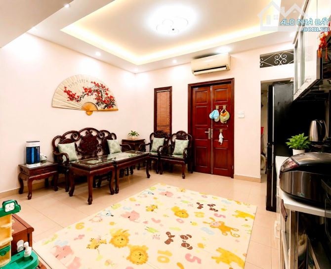 hơn 5 tỷ☘️Bán nhanh căn hộ 3 ngủ gần mặt phố Lý Nam Đế, Hoàn Kiếm, an sinh cực tốt.