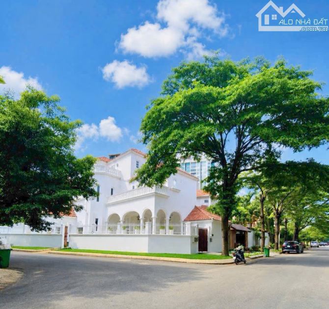 Bán biệt thự compound Nguyễn Văn Hưởng, Thảo Điền 368m²,dòng tiền 3.500USD/th- Giá 109 tỷ