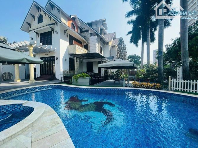 Biệt thự ngay Quốc Hương , Thảo Điền, Quận 2, 16x23, Hầm 3 Tầng , hồ bơi chỉ 80 ty