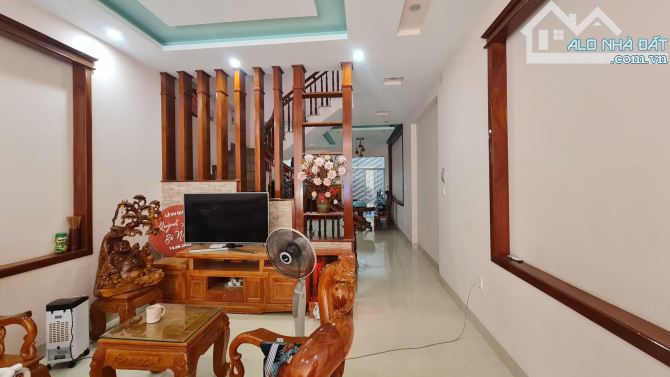 BÁN NHÀ 1TR 2LAU ĐƯỜNG 20M KHU ĐÔ THỊ CHÍ LINH VŨNG TÀU DT 95m2 GIÁ 9.99 TỶ GIÁ TỐT