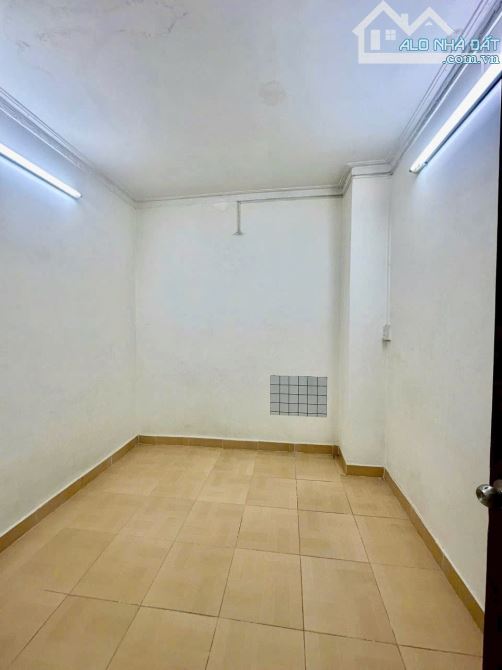 Bán căn hộ Hưng Phú 70m2, 3 phòng ngủ, sổ hồng, 1 máy lạnh, thang máy, Tây Nam, gần ST GO