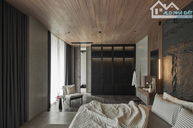 Bán biệt thự thiết kế sang trọng khu Thảo Điền, DT 540m2, 3 tầng, giá 135 tỷ