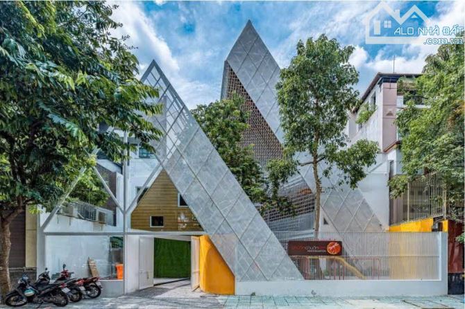 BÁN BIỆT THỰ MẶT TIỀN 17-19 TRƯỜNG SƠN, P.15, QUẬN 10 - KC: Nhà 5 tầng