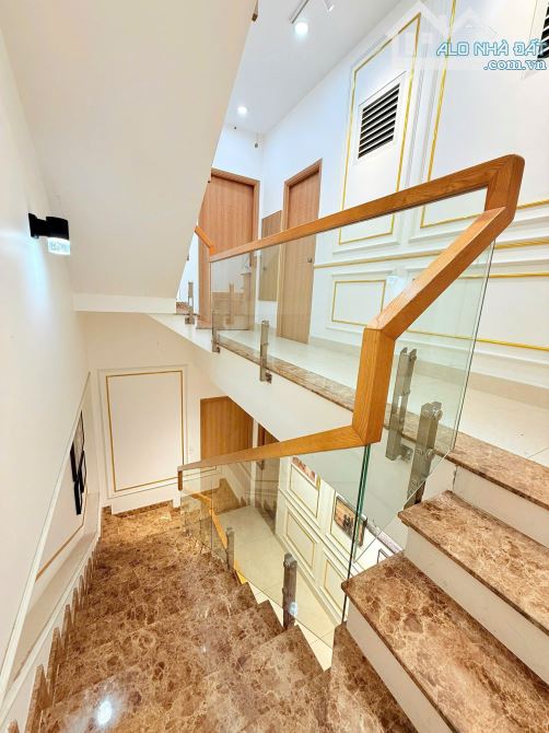 Nhà mặt tiền Ni Sư Huỳnh Liên 6.75x18m nhà 5 tầng mới tại Phường 10 giảm 3 tỷ