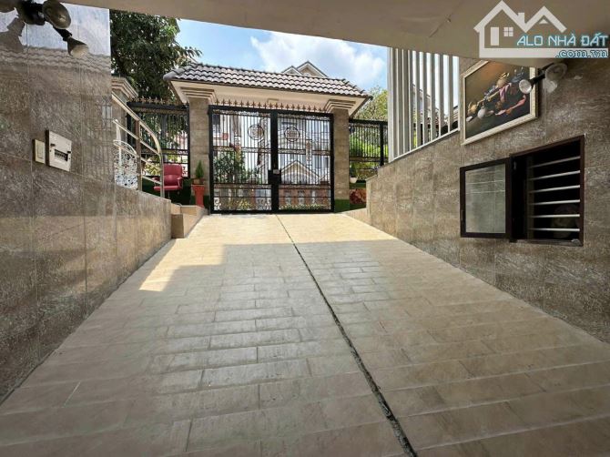 Bán biệt thự mặt tiền đường số 24 KDC Him Lam, 75 tỷ về 50 tỷ