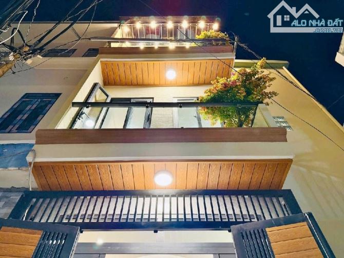 3 tỷ 680 - nhà 1 trệt 2 lầu trục Phan Huy Ích sát bên Emart2
