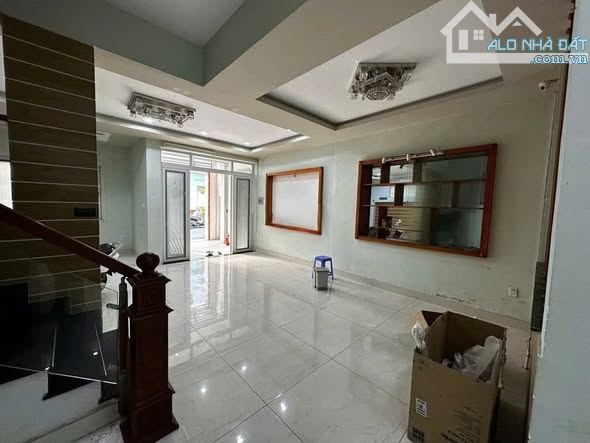 Siêu Hiếm Hẻm 8m Cách Mạng Tháng 8, Ngang 6.5m, 3 Lầu Đẹp, Cách MT Chỉ 1 Căn, Giá 23 Tỷ