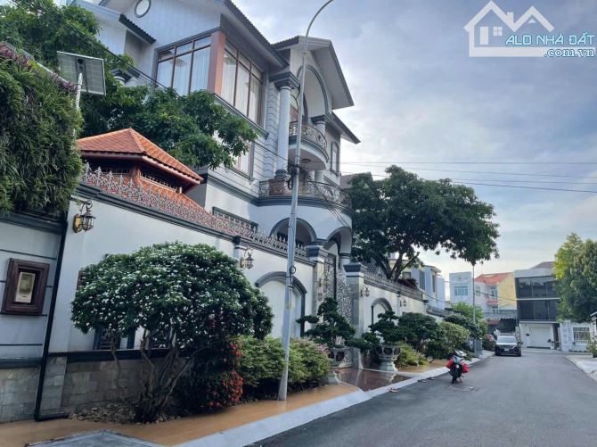 Siêu hot! Biệt thự Giang Văn Minh, Q2.(24x20m), 3 Tầng phù hợp vào dùng ngay chỉ 112,5 Tỷ