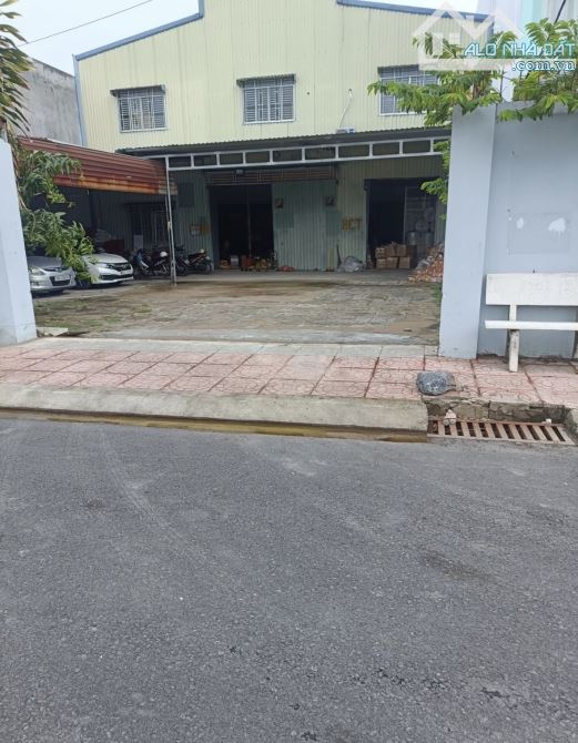 BÁN ĐẤT BIỆT THỰ TẶNG KHO XƯỞNG CÒN SỬ DỤNG TỐT CHỈ CÁCH LÊ PHƯỚC THỌ 100M- LỘ LỚN