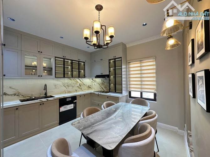 SPCC🏡 SIÊU PHẨM NHÀ 5 TẦNG THANG MÁY – FULL NỘI THẤT CAO CẤP – DỌN VỀ Ở NGAY 🏡 MẶT ĐƯỜNG