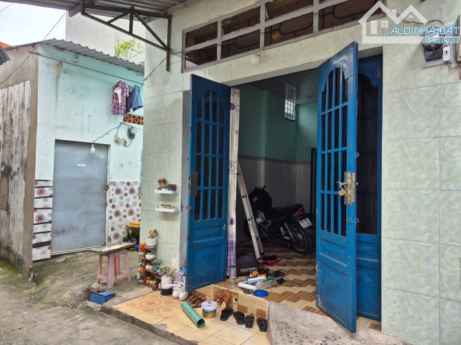 Bán nhà 107m2 ngang 10,7m dài 10 có nhà cấp 4 và 3 phòng trọ Bình Hoà 11