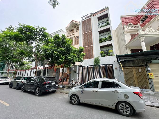 SIÊU PHẨM NHÀ VƯỜN (KĐT Việt HƯNG) LONG BIÊN. DT: 120m2. 5tầng. MT.6m. Giá chỉ 40 tỷ.