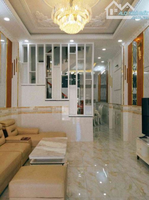 Cô Vỹ nhờ bán căn nhà 3 tầng 5x16 oto ngủ trong nhà 7.4 tỷ