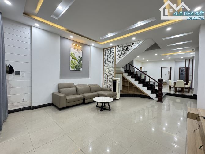 - Bán nhà 2 tầng 2 mê đường Nguyễn Khang, An Khê, Thanh Khê, DT 97.5M2 – Giá 7.57 TỶTL
