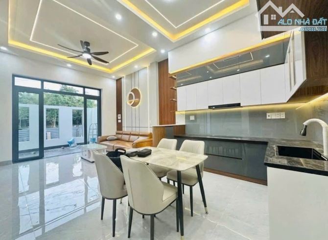 Hạ Giá 200Tr Bán Gấp Biệt Thự Mini Xây Mới Ngay TT Biên Hòa. Ngang 7m dài 14m - 500 Triệu