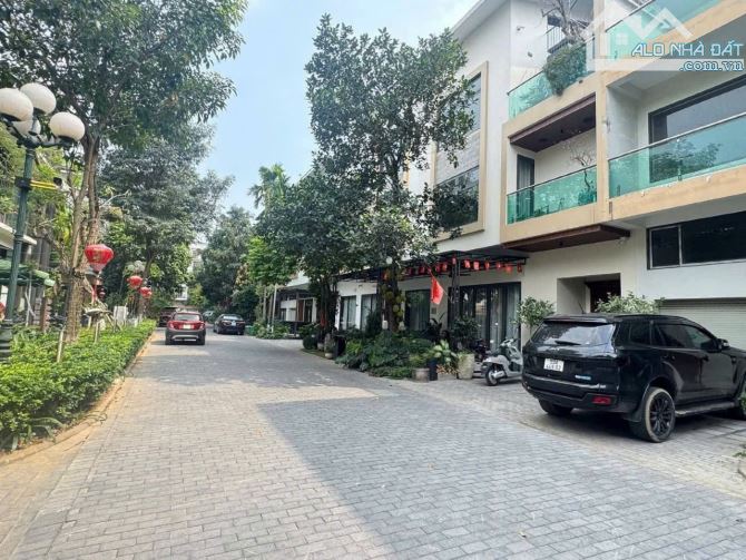 Bán căn Biệt Thự 3 Tầng khu HUB Trầu Cau viu đẹp DT 212m2,MT12m,giá chỉ 30 tỷ