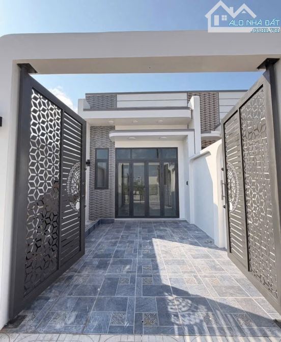 Bán gấp căn nhà cấp 4, SHR, 83,2m2, tt. củ chi, Giá 825 triệu.
