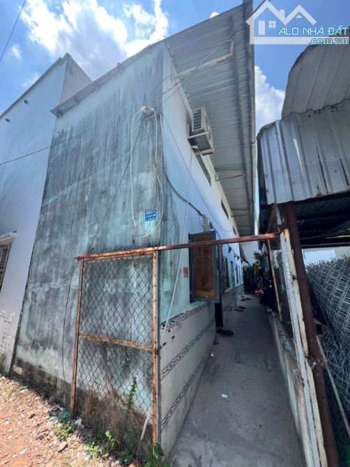 Bán dãy tro 4 phòng 66m2 hiện cho thuê đối diện tiểu học Tạ Uyên