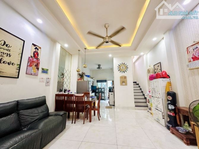 Bán nhà 3 tầng Tân Hòa 2, Hiệp Phú, Q9, Thủ Đức, TP HCM. DT 51m2, giá 5,68 tỷ, sổ hồng
