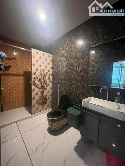 Hai MT: Lê Đại Hành ( 10 * 15 ) Hầm 5 Lầu Thang Máy 23.5 Tỷ