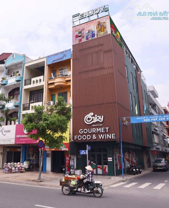 Toà nhà văn phòng góc 2 mặt tiền đường Cộng Hoà, Phường 12, Quận Tân Bình