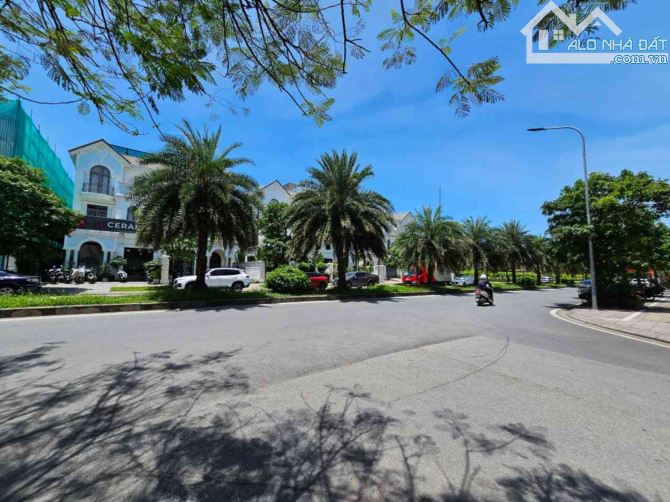 BÁN GẤP NHÀ VIỆT HƯNG 75M2- 5 Tầng - MẶT PHỐ, SÁT VÁCH VINHOMES RIVERSIDE- 25.5 Tỷ