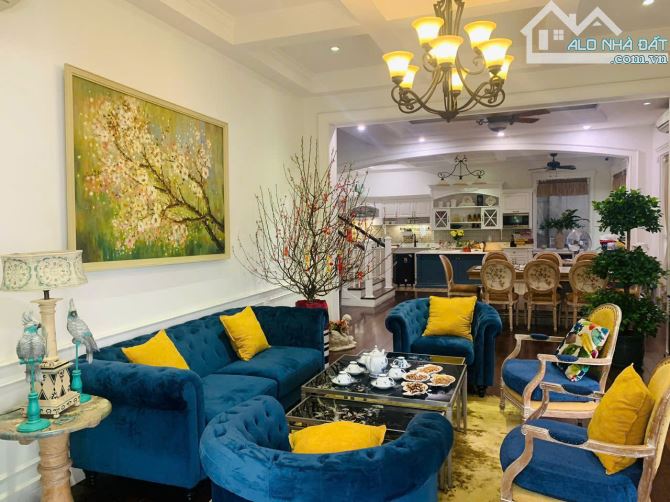 bán siêu biệt thự khu cư xá tự do ,CMT8 ,P7 Tân Bình .DT:20x23m.3 tầng .Gía :120 TỶ