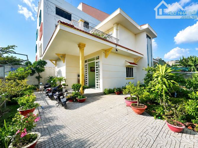 Villa sân vườn 300m² gần Ngã 3 Bầu – Giảm sốc 2 tỷ, chỉ còn 7,5 tỷ.
