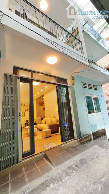 Siêu phẩm nhà đẹp Nguyễn Duy Dương. 32m2 - 2 tầng 2pn. Full NT. Chỉ hơn 5đ