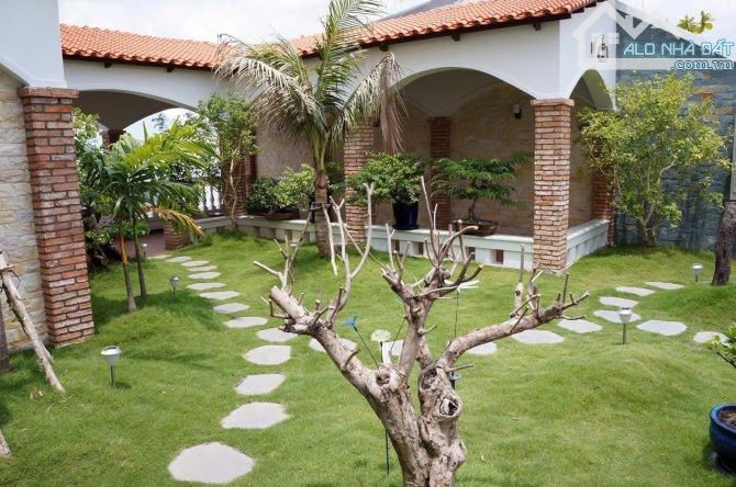 Nhà Biệt Thự MT Thạch Thị Thanh Quận 1 - 10x23m - 4 tầng + Hồ bơi, sân vườn - Giá 124 tỷ